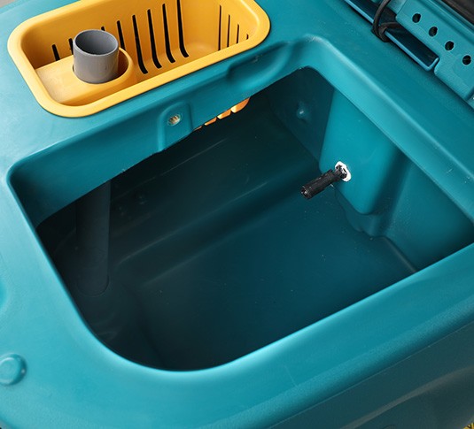 T560 Micro Ride-On Floor Scrubber alt 10